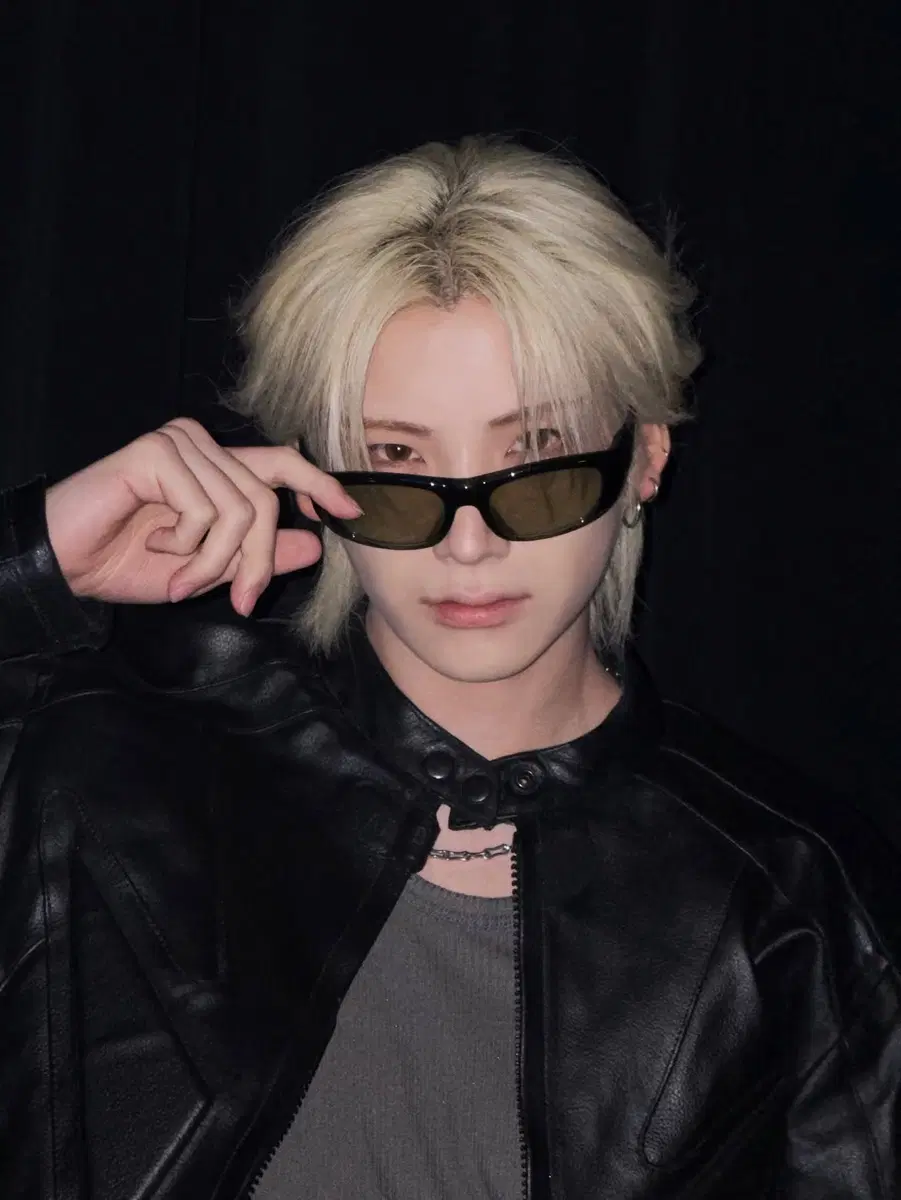 https://media.bunjang.co.kr/product/425366336_1_1787507203_w{res}.jpg